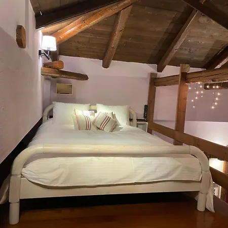 Center - Traditional * Arachova