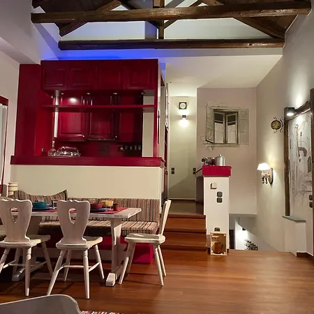 Center - Traditional Chalet