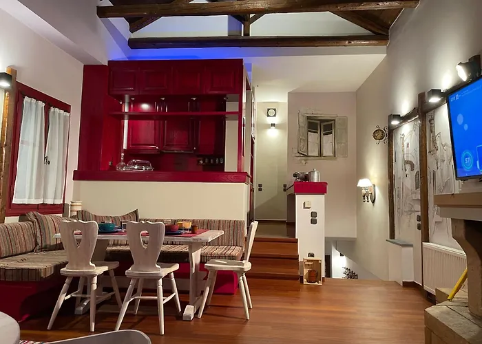 Center - Traditional Σαλέ